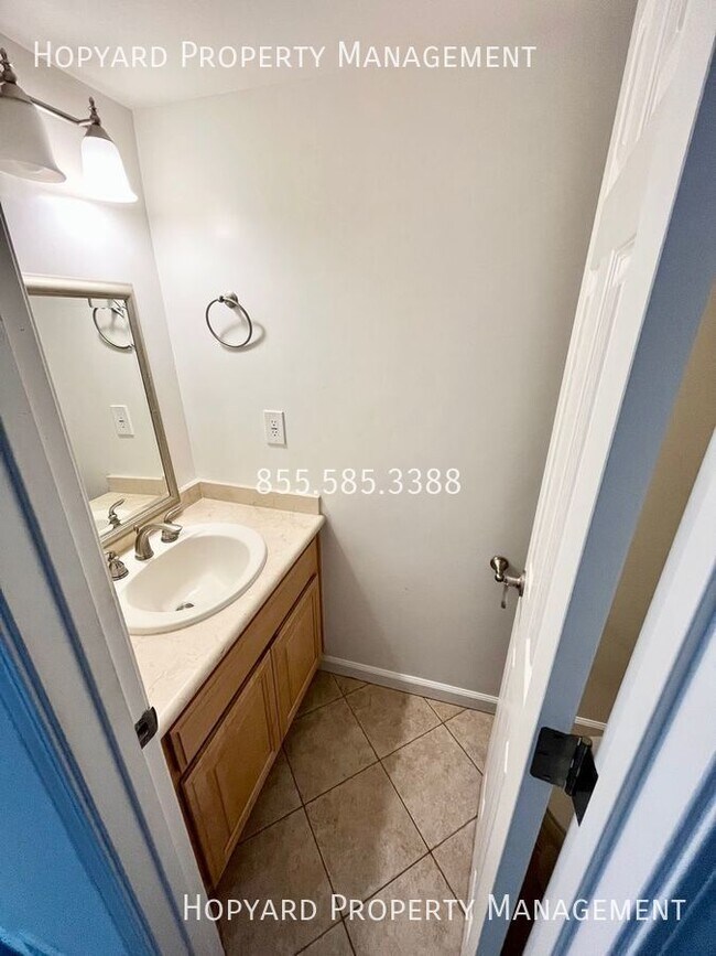 Building Photo - 27771 Vasona Ct