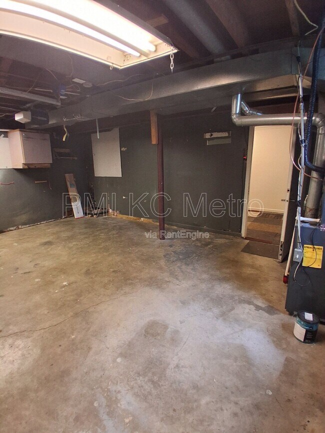 Building Photo - 5623 NE 51st St