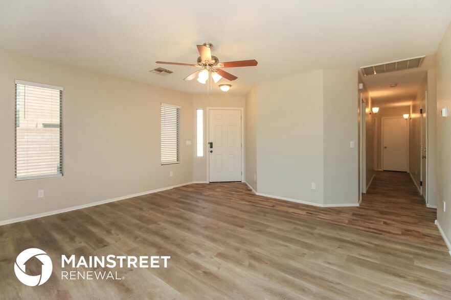 Building Photo - 1320 E Julie Ave