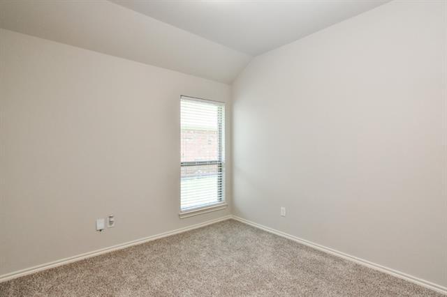 Building Photo - 2105 Woodhaven Dr