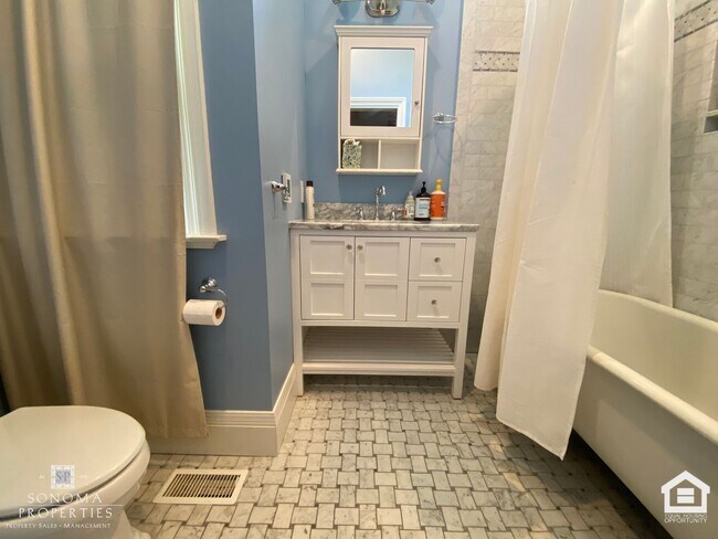 Building Photo - Stunning Furnished Eastside Home