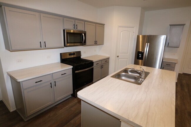 Building Photo - 24808 Sugar Pine Cone St