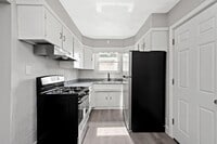 Building Photo - MOVE IN SPECIAL! SCORE HALF OFF 1ST MONTH'...