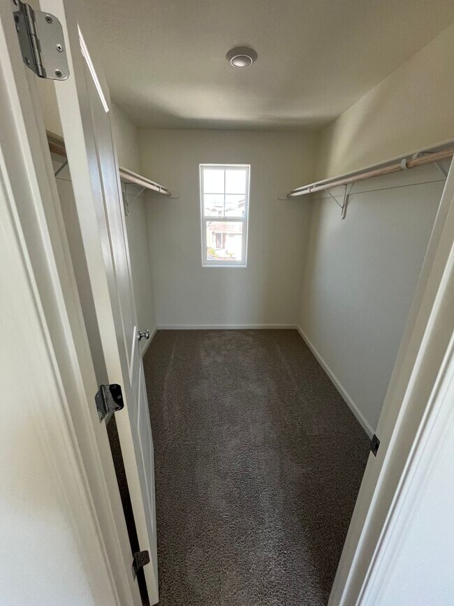 Building Photo - Beautiful brand NEW home for rent in Tulare, Ca