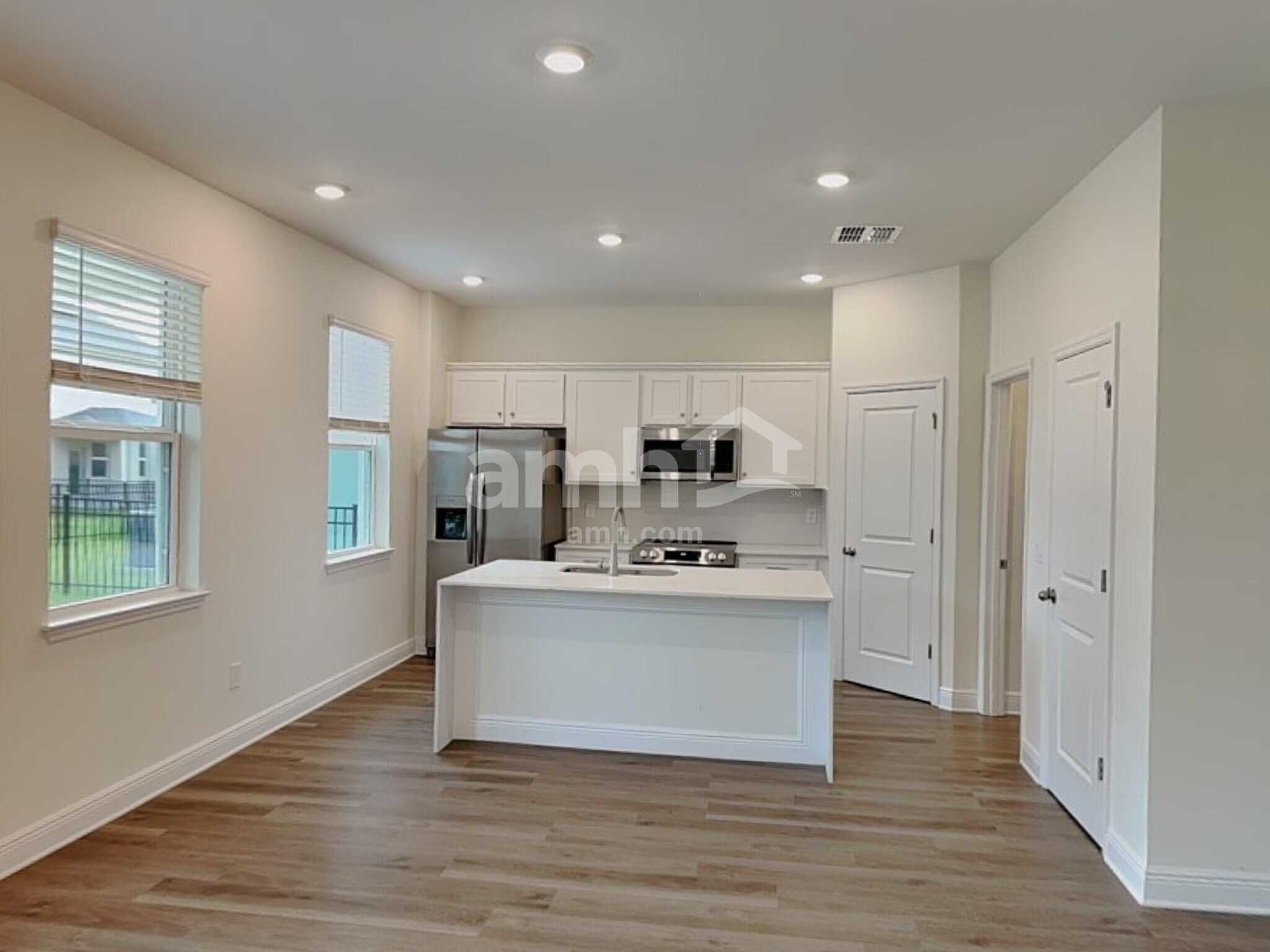 Building Photo - 5974 Pinewood Ests Dr