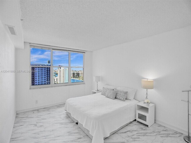 Building Photo - 2501 S Ocean Dr