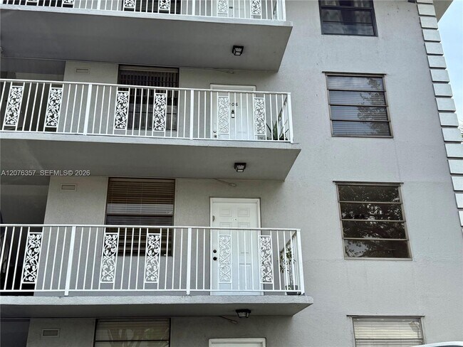 Building Photo - 1520 Whitehall Dr