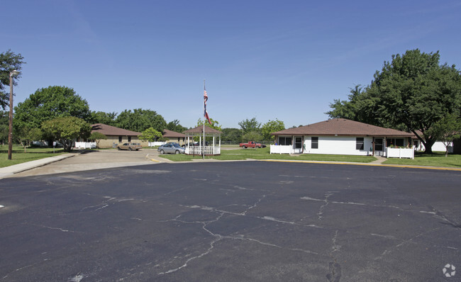 Building Photo - Seagoville Senoir Citizens Home