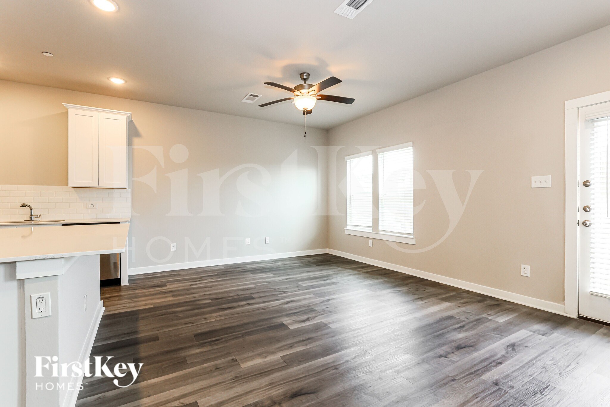 Building Photo - 357 N Centro Cir