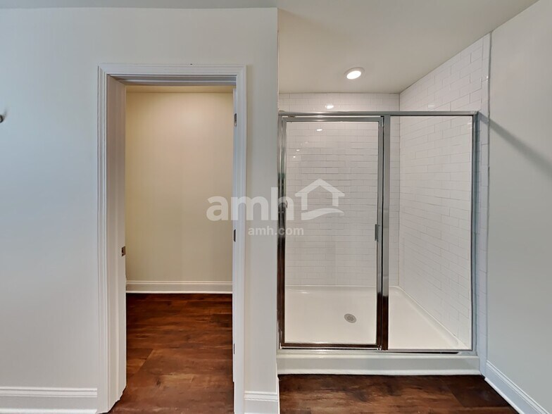 Building Photo - 1080 Highland Walk