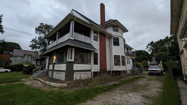 Building Photo - 3404 Archwood Ave