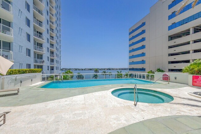 Building Photo - 1551 N Flagler Dr