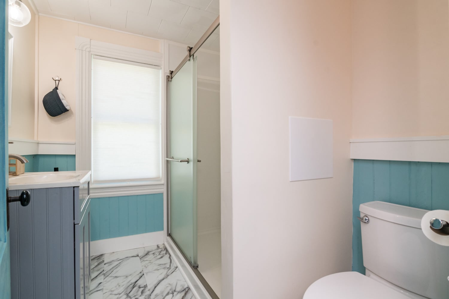 2nd floor bath has walk in shower - 5 Greenwood Ct