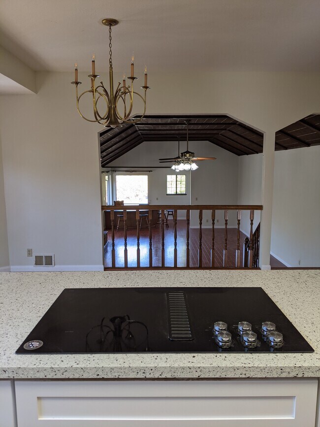 Building Photo - 28050 Horseshoe Ct