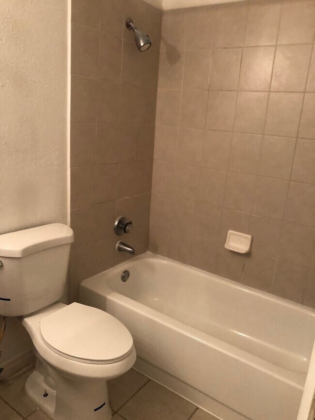 Building Photo - Lexington Place 2 bedroom Condo