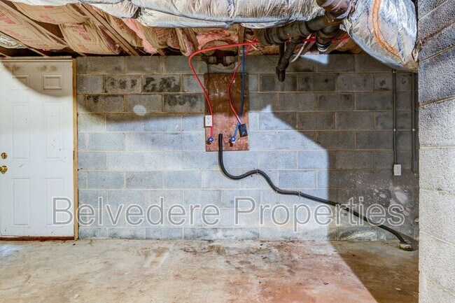 Building Photo - 709 Langford Ave