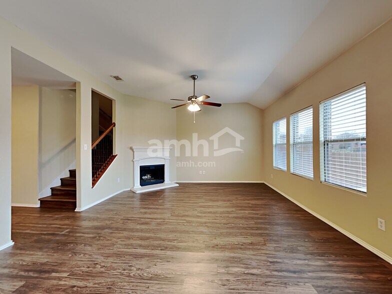 Building Photo - 1100 Oakbrook St