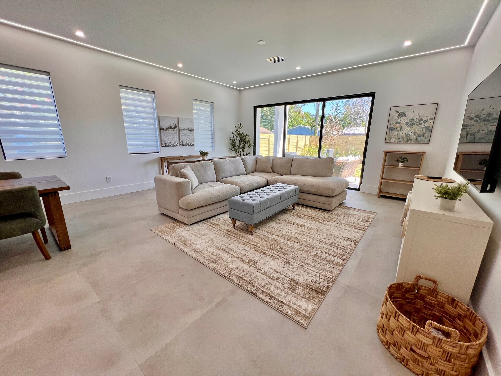 Building Photo - 300 SW 7th St