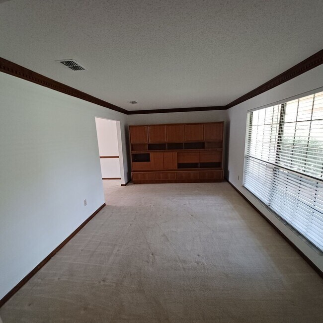 Building Photo - 2295 Foxwood Dr