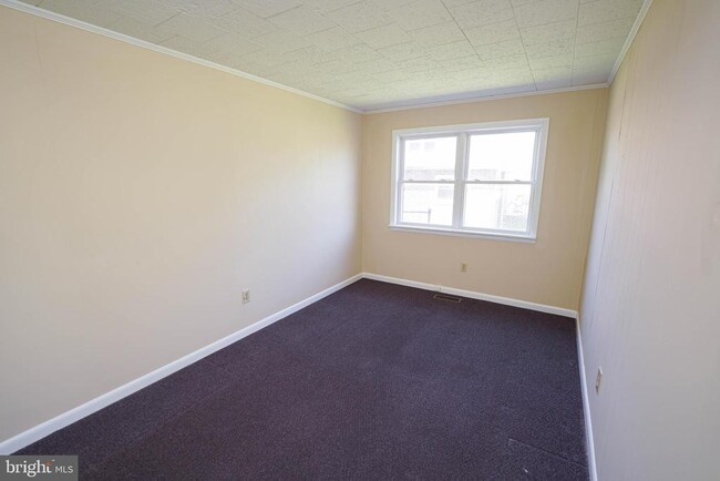Building Photo - 516 Bay St