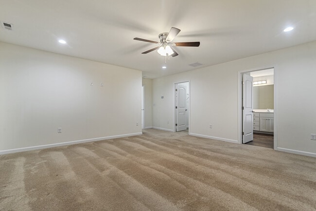 Building Photo - 164 River Cliff Cir