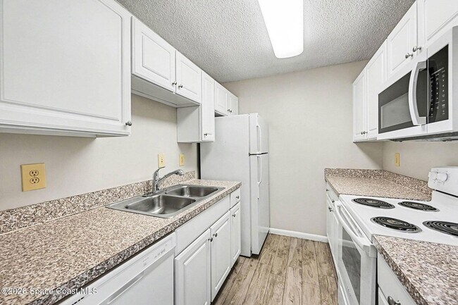 Building Photo - 3590 Sable Palm Ln