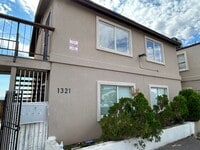 Building Photo - Upstairs 2 Bed 1 Bath