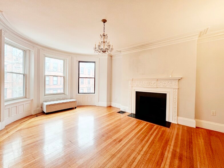 Building Photo - 425 Marlborough St