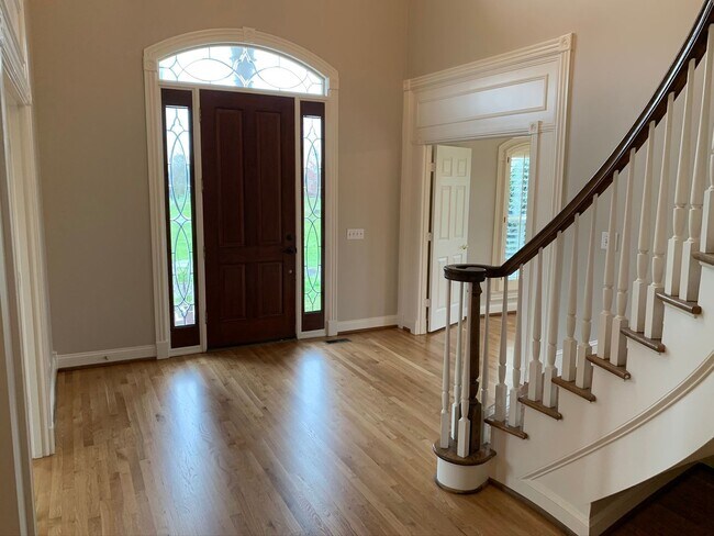 Building Photo - 5000 Square Feet on 7 Acres in Heart of Franklin