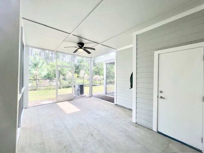Building Photo - 107 Date Palm Ln