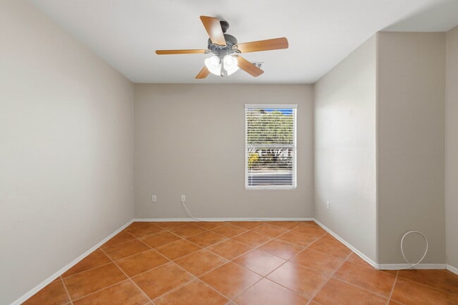 Building Photo - 39116 Quick Trot Dr