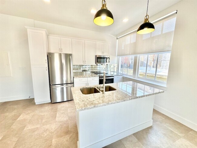 Building Photo - 2102 Mechanic St