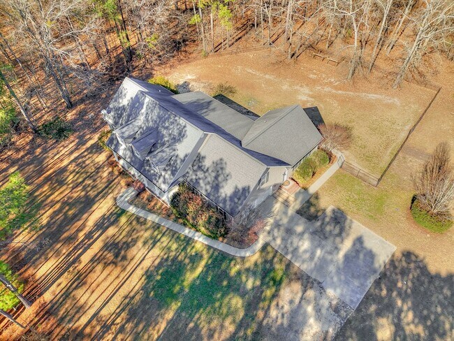 Building Photo - Large House on 3.5 Acres in Harlem