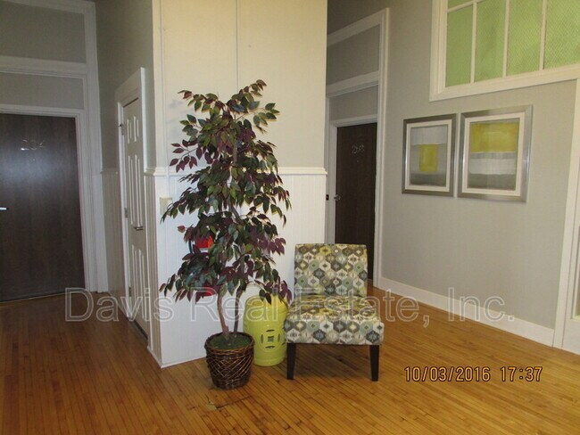 Building Photo - 110 E Bald Eagle St