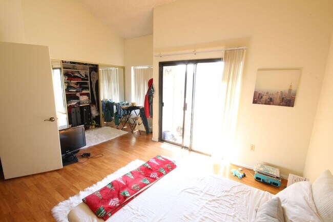 Building Photo - Spacious 3 Bedroom + Bonus Room Townhome with 2-car garage