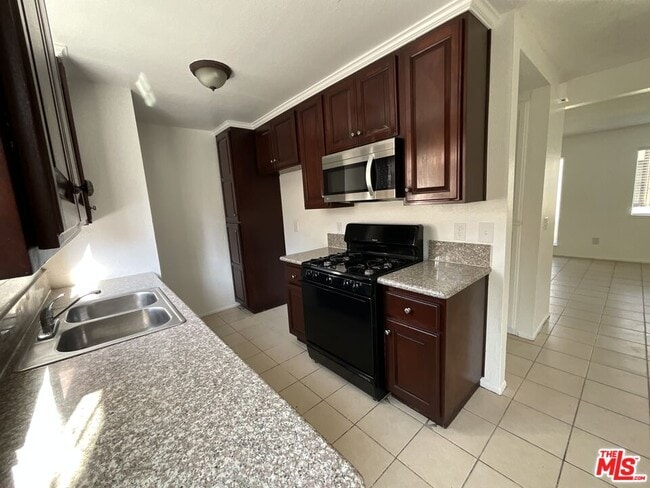 Building Photo - 142 E Merrill Ave