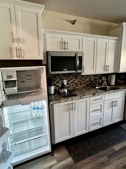 Refrigerator with Ice Maker - 29 Montelago Blvd