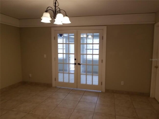 Building Photo - 1323 Sweetwood Blvd