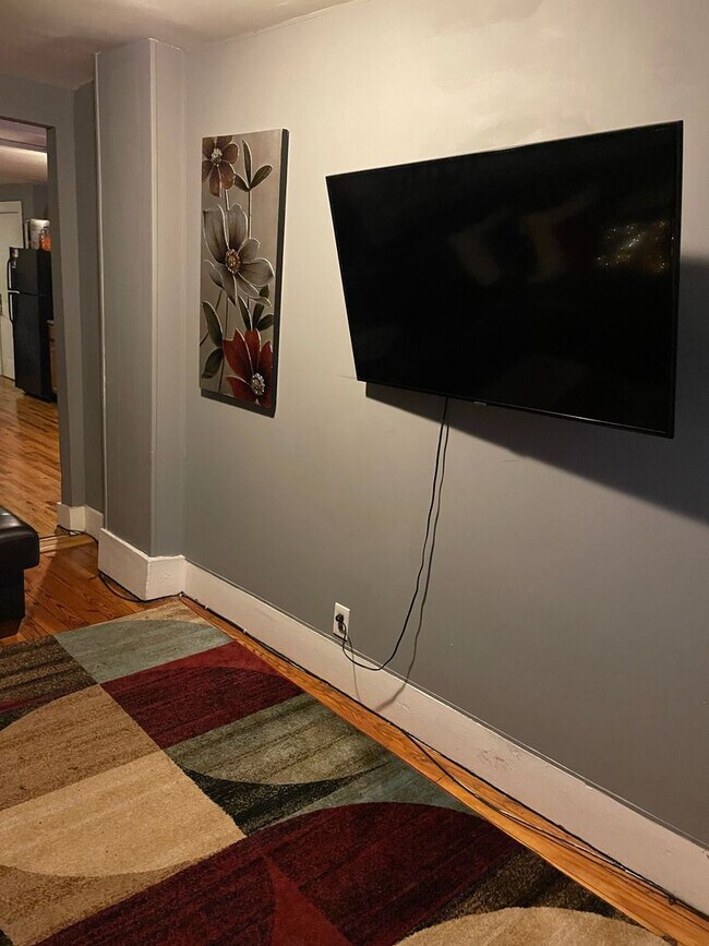 Building Photo - 264 Peck St