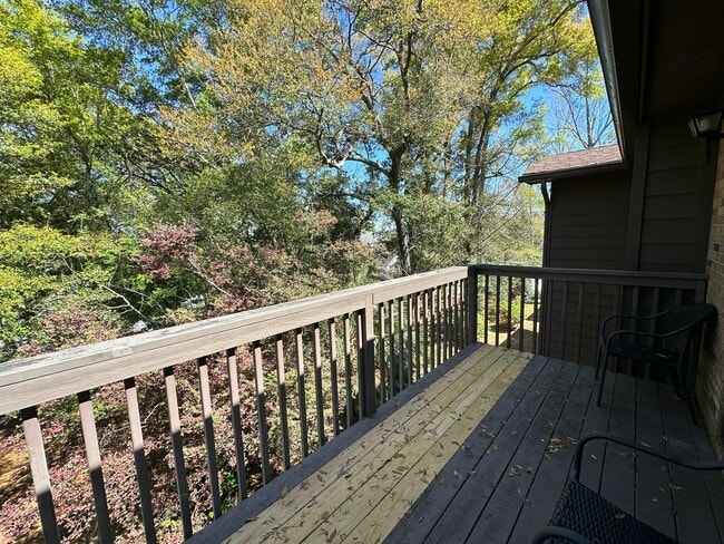 Building Photo - 2 bedroom 2 bath condo w/ balcony & garage...