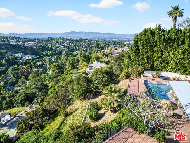 Building Photo - 3713 Dellvale Pl