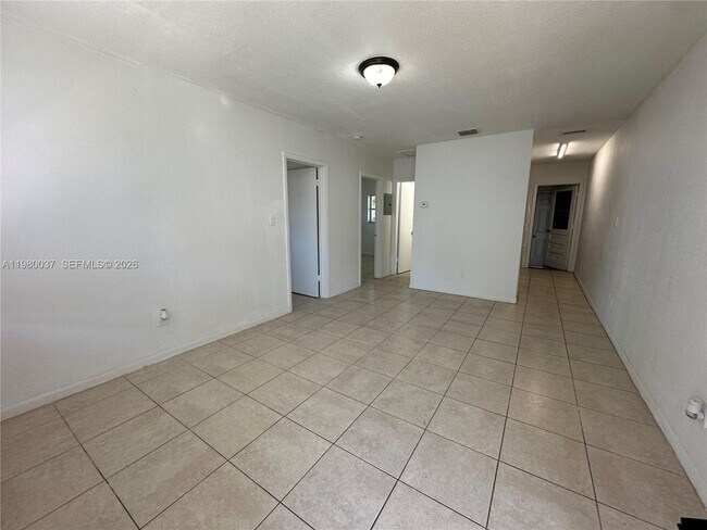 Building Photo - 148 NW 14th Way