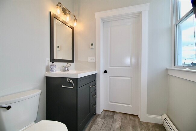 Building Photo - 2 Forest St