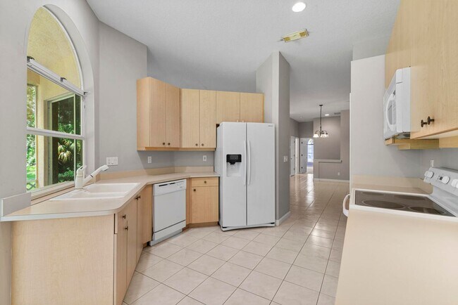 Building Photo - **Beautiful 3/2 home and a prime location!**