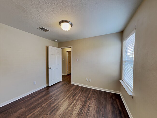 Building Photo - 4615 Snowdrop Ct