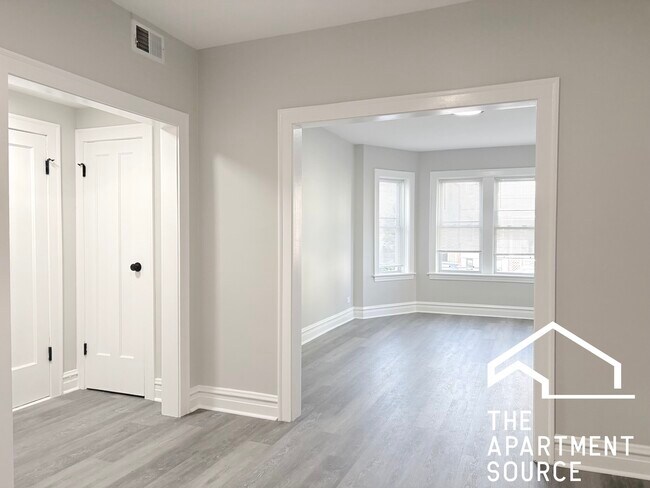 Building Photo - 2937 N Fairfield Ave