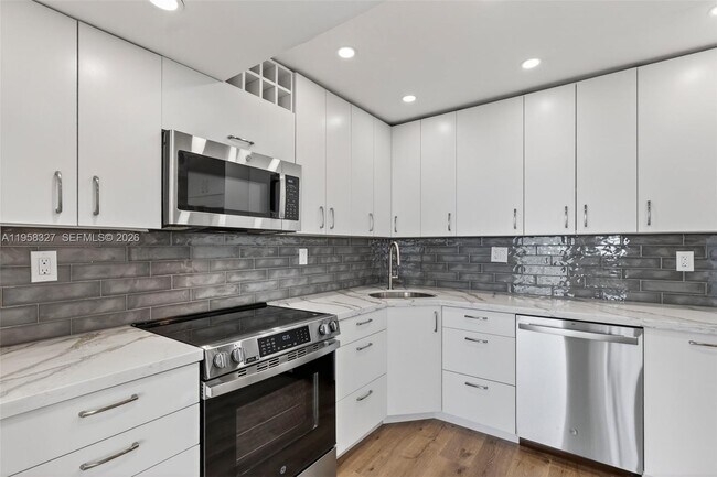 Building Photo - 1410 S Ocean Dr