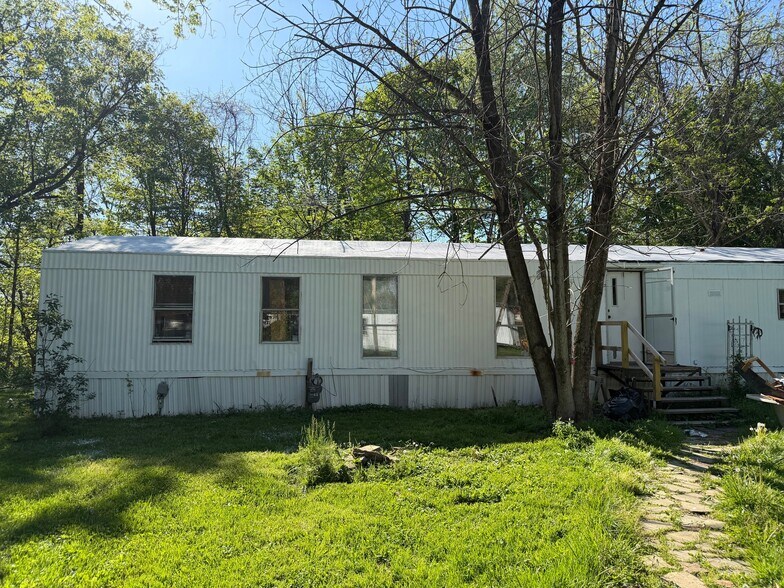 Building Photo - 183 Ainsley Ave