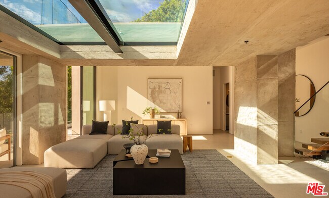 Building Photo - 12752 Mulholland Dr