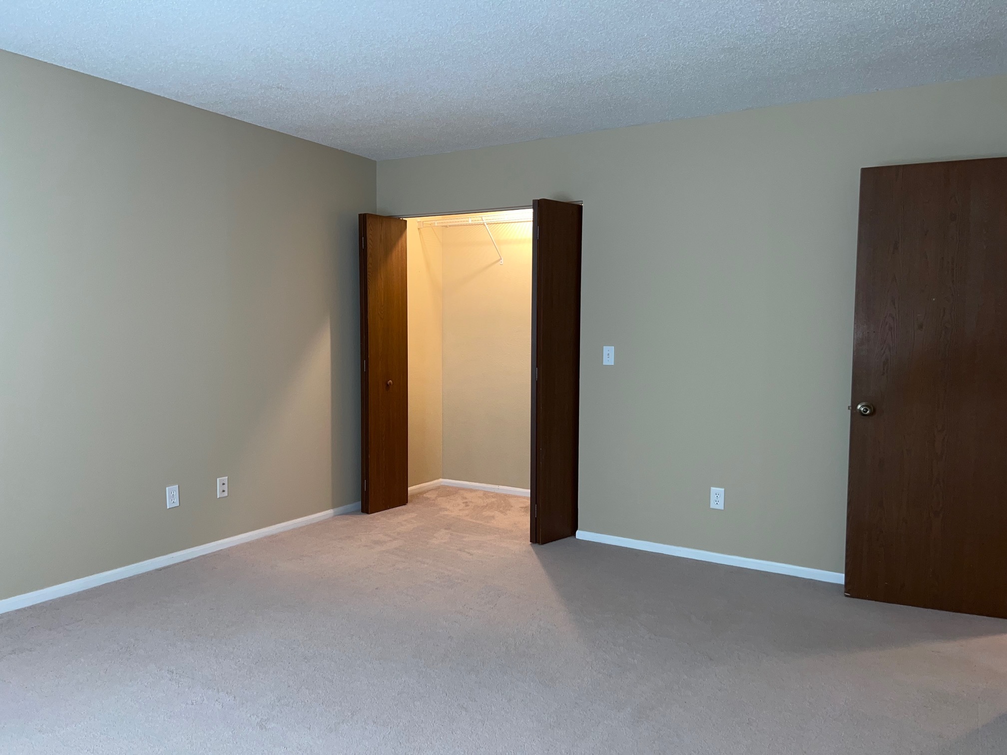 Building Photo - 5802 Ryewyck Dr